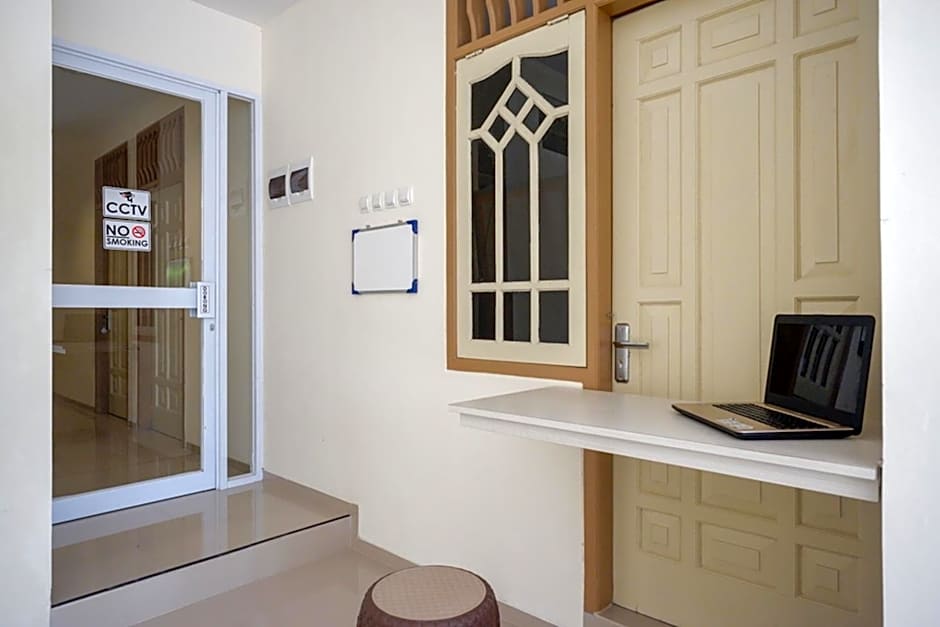 RedDoorz near Ambarrukmo Plaza Mall