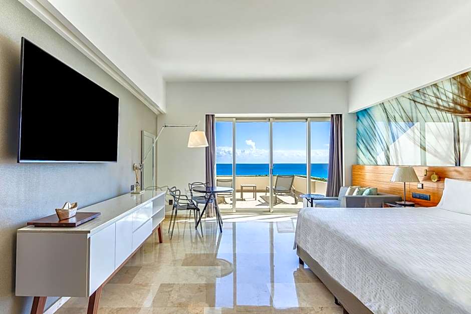 Photo 1 of 4 of Premium 1 King Bed, Ocean front, Terrace