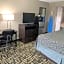 Days Inn & Suites by Wyndham Collierville Germantown Area
