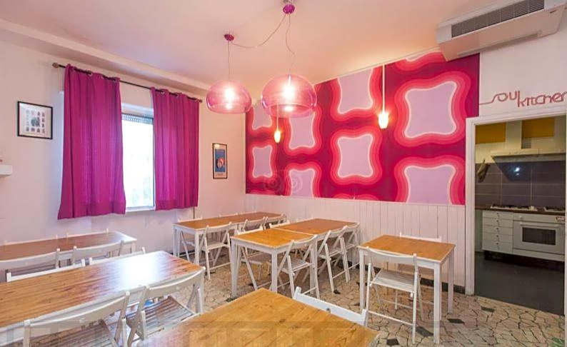 Sunflower City Student Hostel & Bar