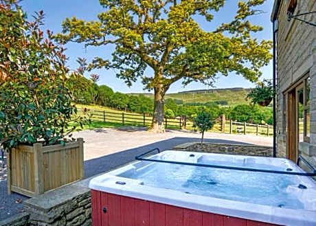 Charlesworth Lodges