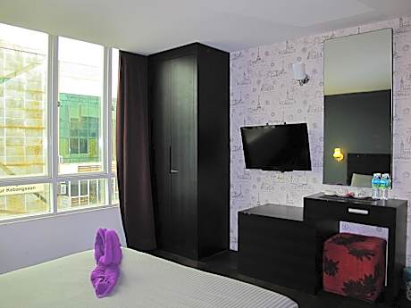 Queen Room with View