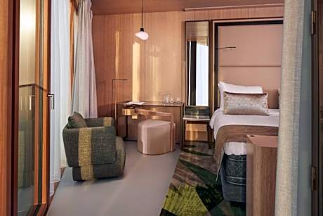 Extra Large Superior Room with Bath, Shower & Balcony