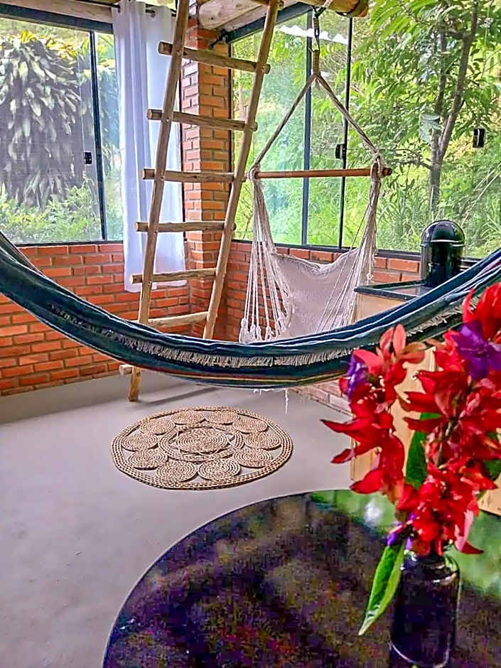 Suíte com Mezanino e Cachoeira no Quintal