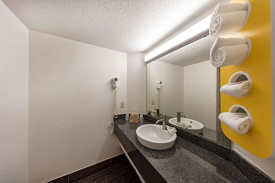 Motel 6-Knoxville, TN