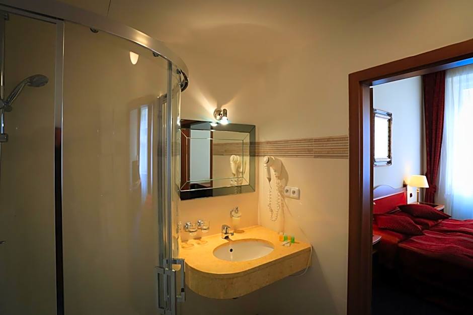 Ariston & Ariston Patio Hotel
