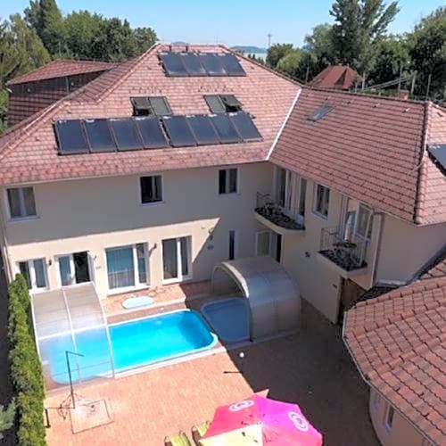 Viktor Bor- és Vendégház****