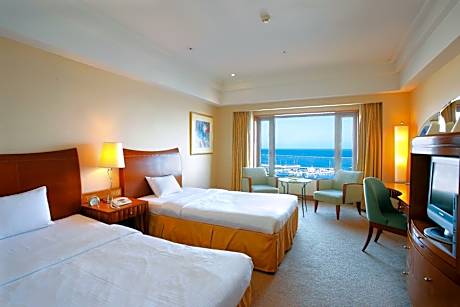 Superior Twin Room with Ocean View - Non-Smoking