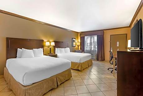 Queen Room with Two Queen Beds - Pet Friendly