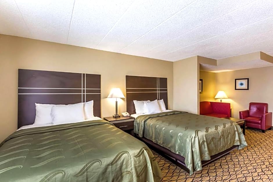 Norwood Inn & Suites Milwaukee