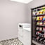 Super 8 by Wyndham Kingwood Houston North