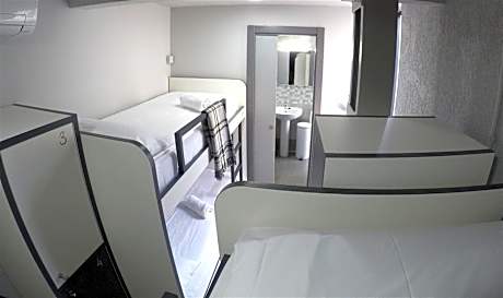 Quadruple Room with Private Bathroom