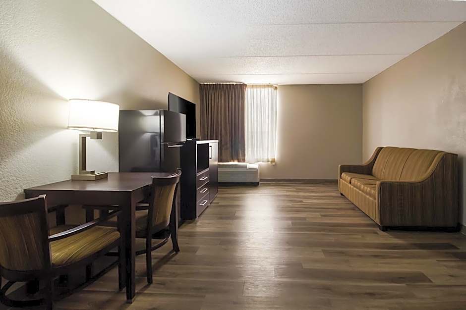 Clarion Pointe Lake Jackson - Clute