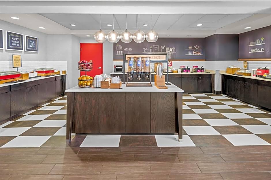 Hampton Inn By Hilton & Suites Camp Springs