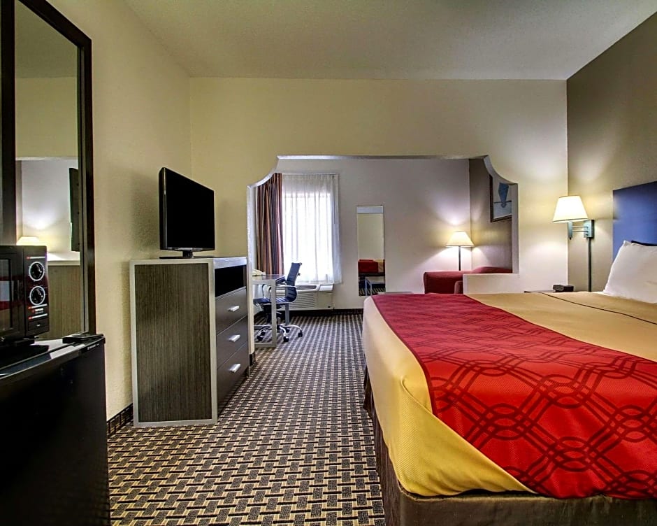 Econolodge Inn & Suites