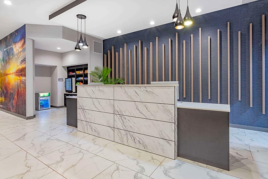 LaQuinta Suites by Wyndham South Bend Notre Dame Area