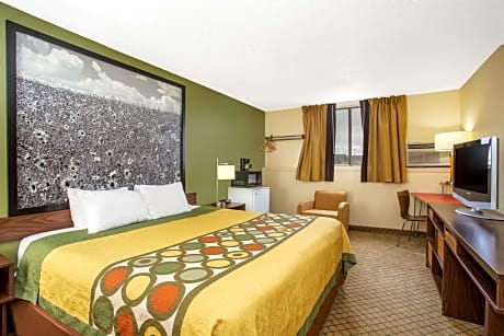 1 King Bed Non-Smoking