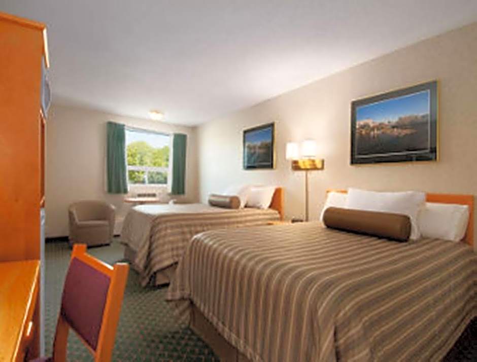 Travelodge by Wyndham Winnipeg East