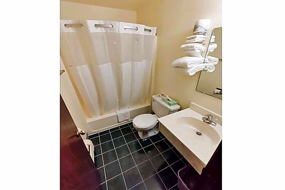 Love Hotels Staples by OYO at HWY 10 MN