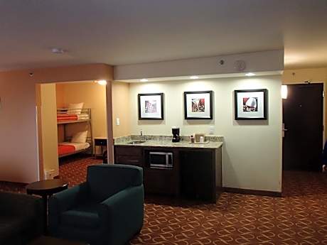 Family Suite - Non-Smoking