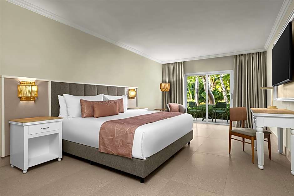 Photo 1 of 7 of Club 1 King Bed