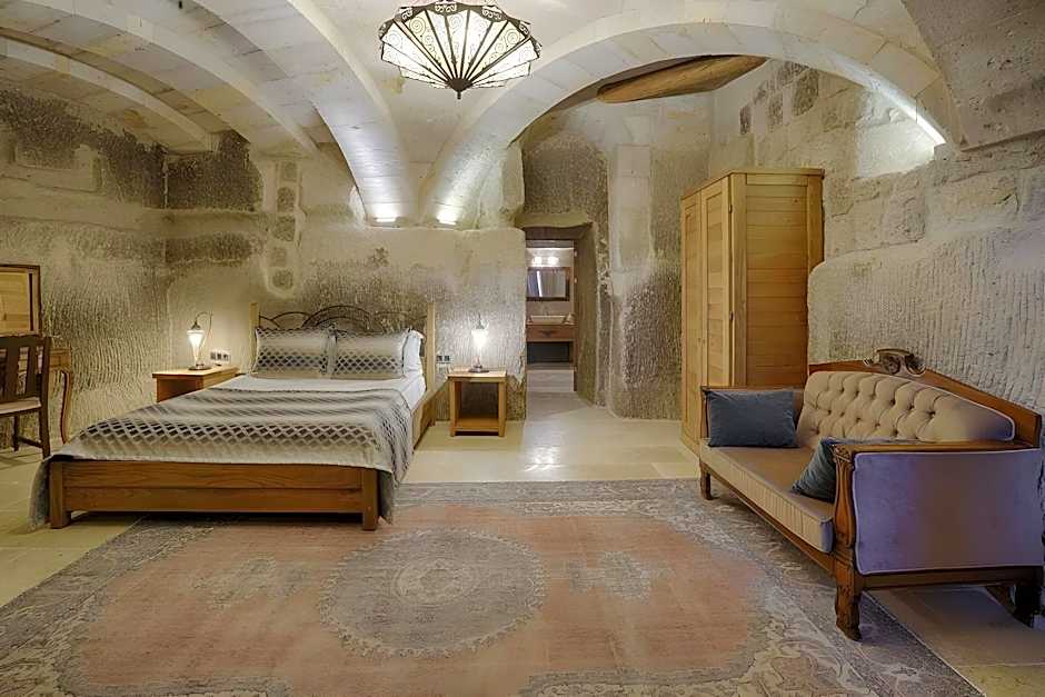 Hera Cave Suites