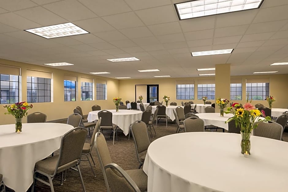 GreenTree Inn & Suites Phoenix Sky Harbor