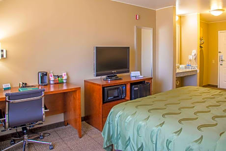 1 King Bed, Nonsmoking