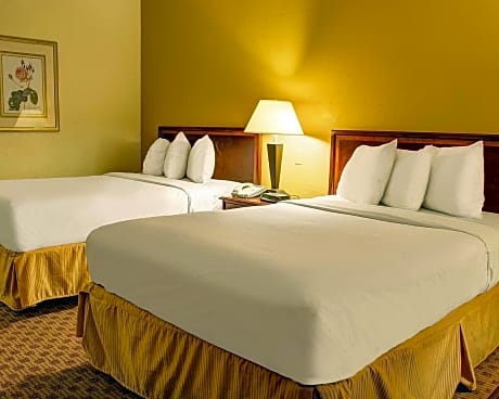2 Double Beds, Smoking