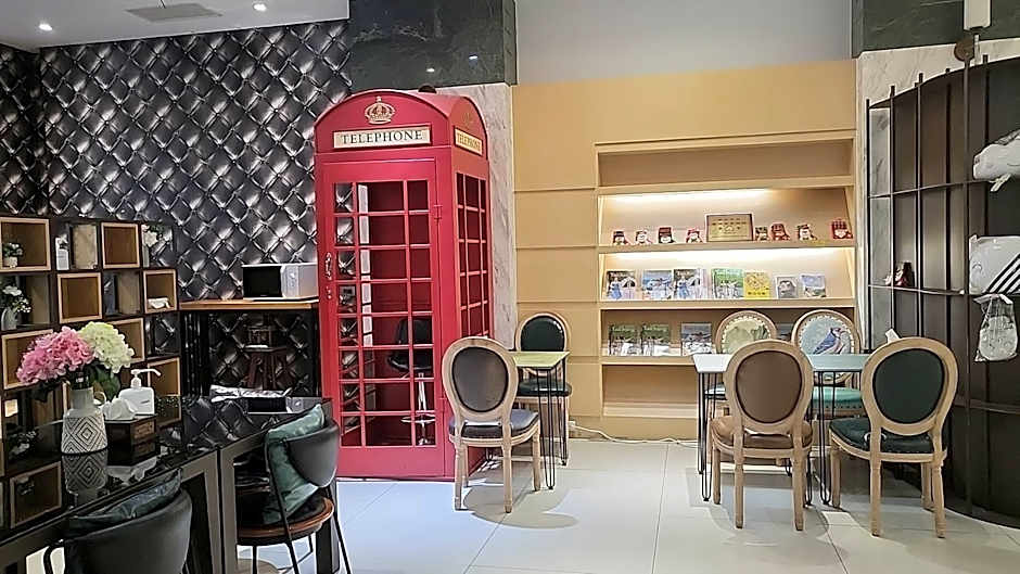 Champs Elysees Hotel