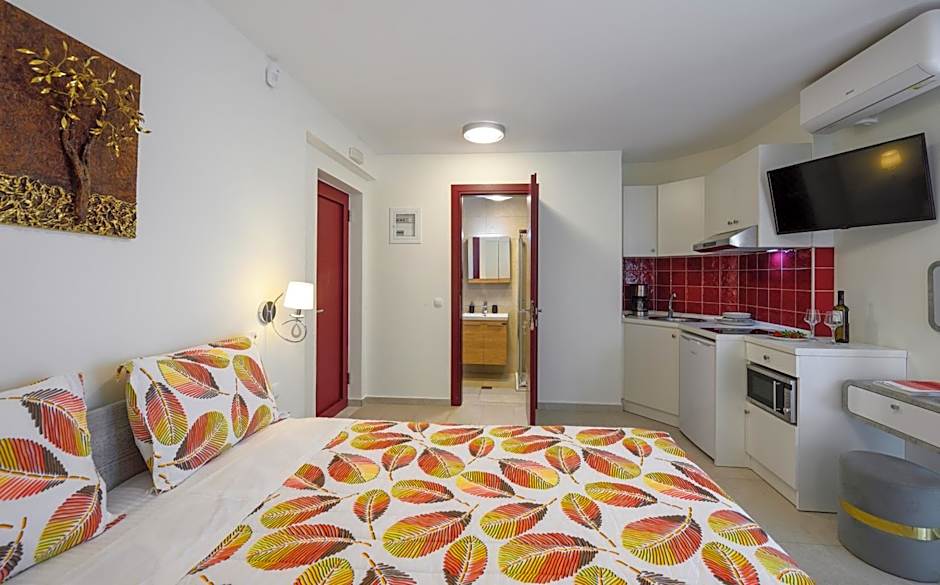 Elpiniki Luxury Rooms