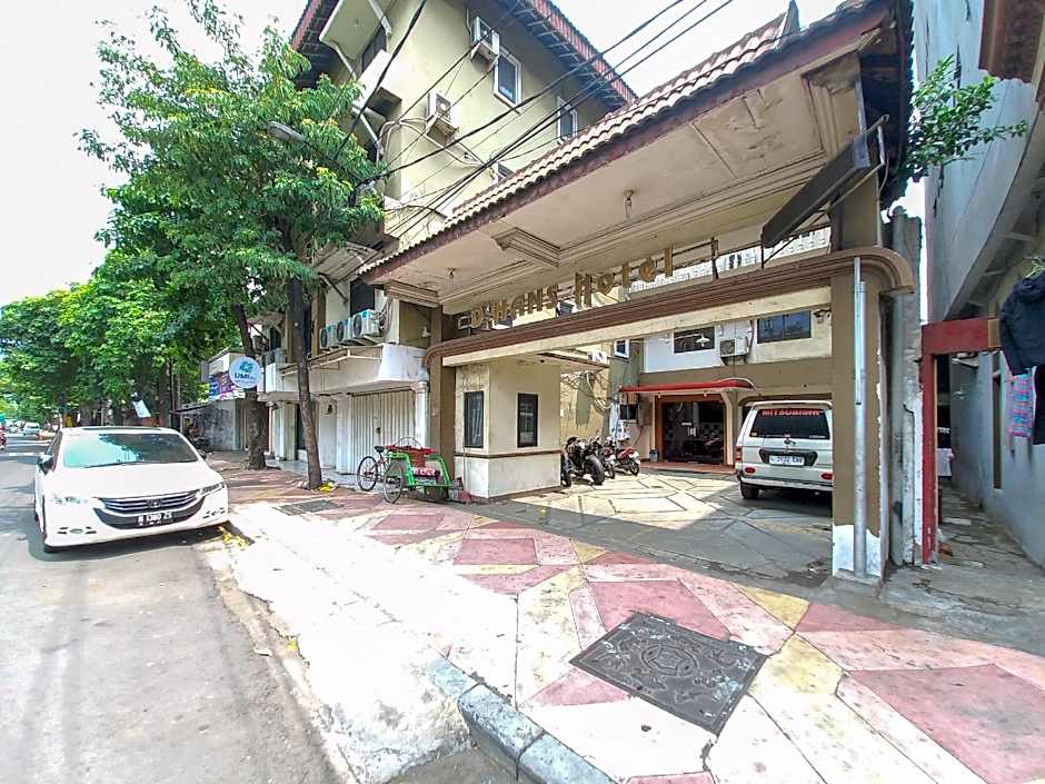 D Hans Hotel Syariah RedPartner near Wisata Religi Sunan Ampel Surabaya