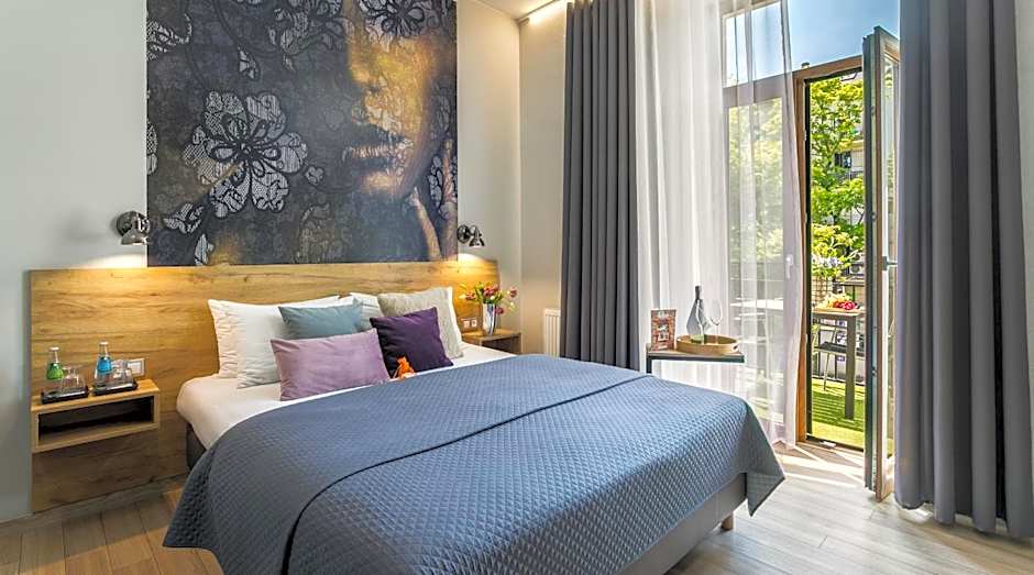 Art & Garden Residence