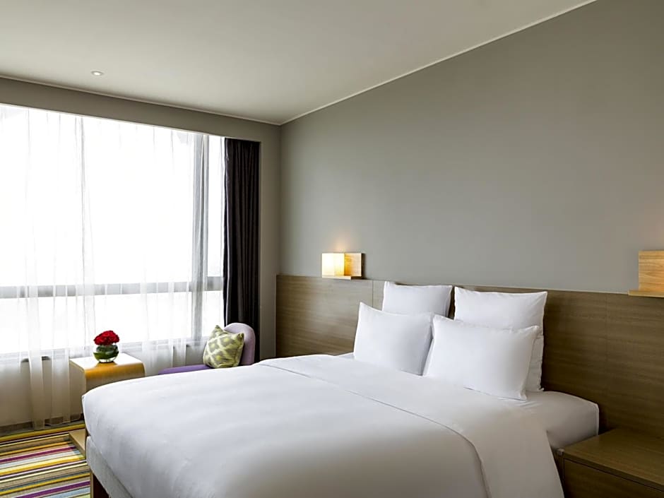 Photo 1 of 5 of Superior 1 King Bed, Lake View