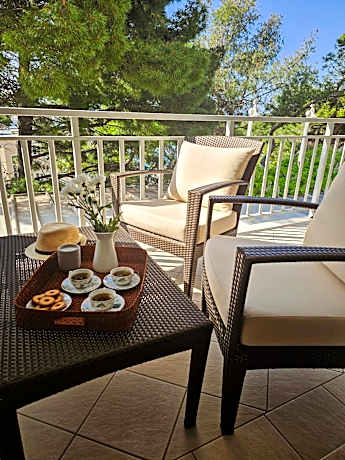 Apartment Mirna, 2-bedroom Apartment, Overlooking the Beach