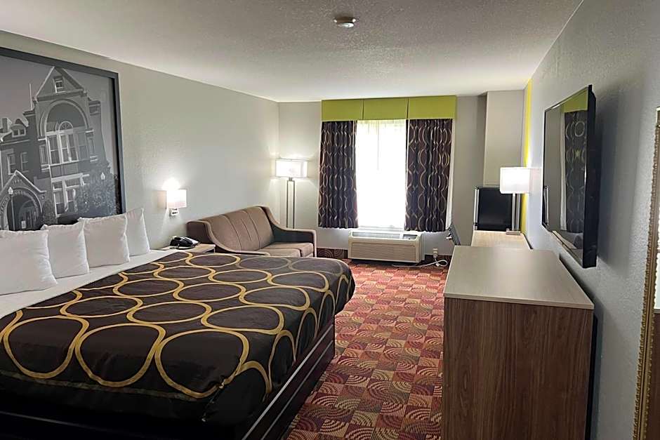 Super 8 by Wyndham Lake of the Ozarks