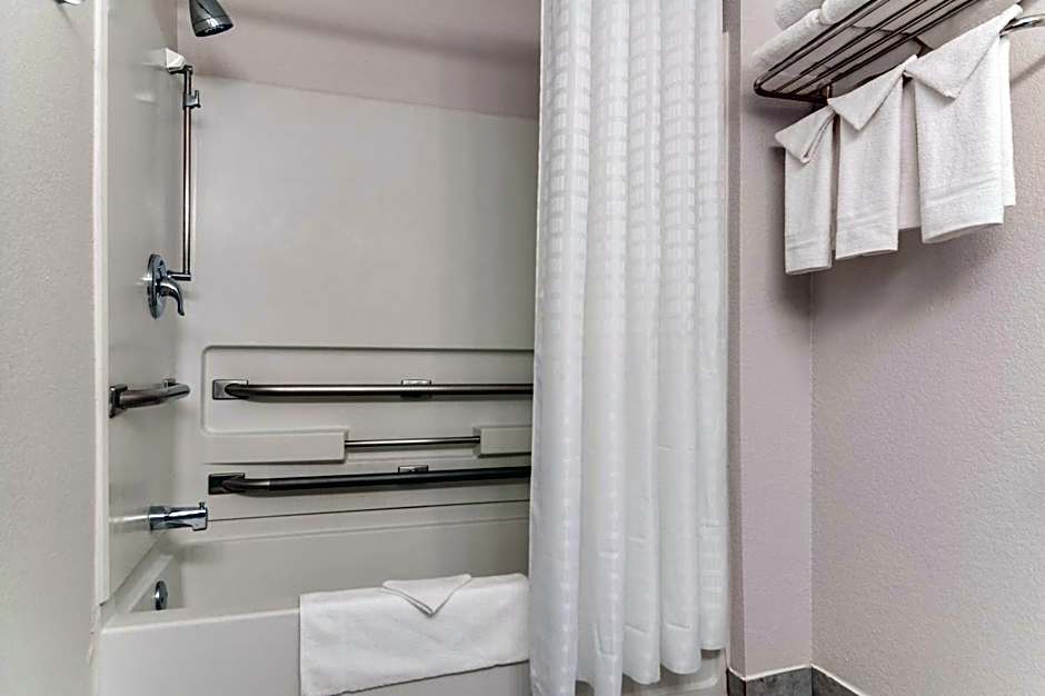 American Inn & Suites Metro Airport