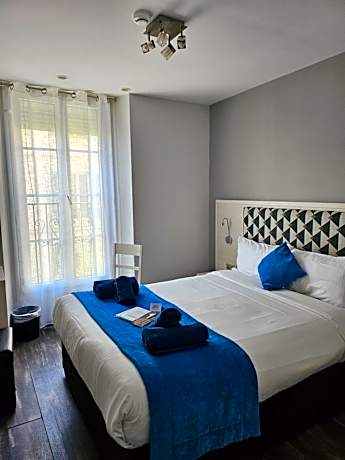 Standard Double Room with Partial Sea View