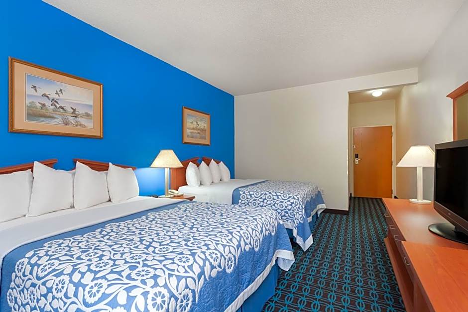 Days Inn & Suites by Wyndham Cambridge