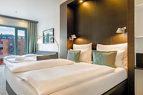 Deluxe Room (2 Adults + 1 Child)