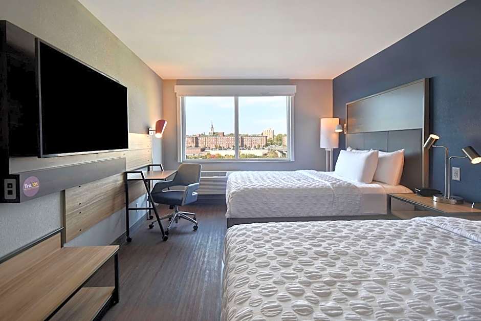 Tru by Hilton Manchester Downtown