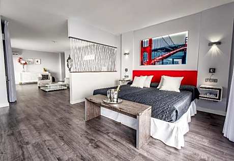 One-Bedroom Apartment with Sea View