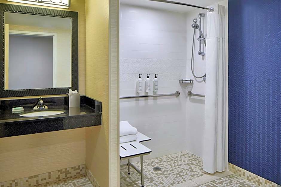 Fairfield Inn and Suites Rochester East