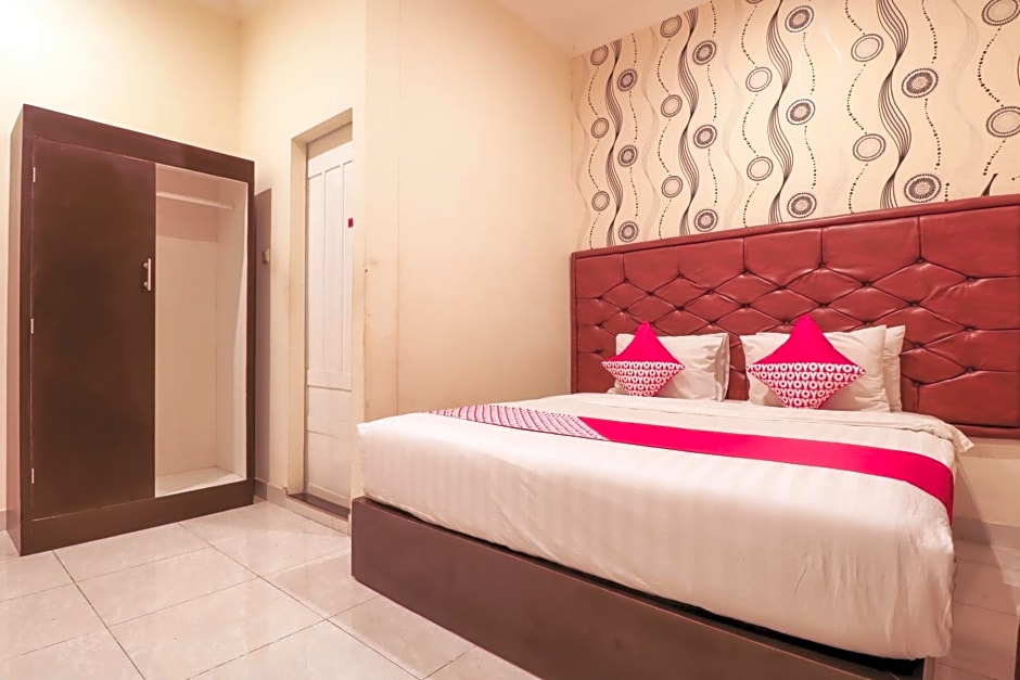 OYO 1117 New Garuda Hotel