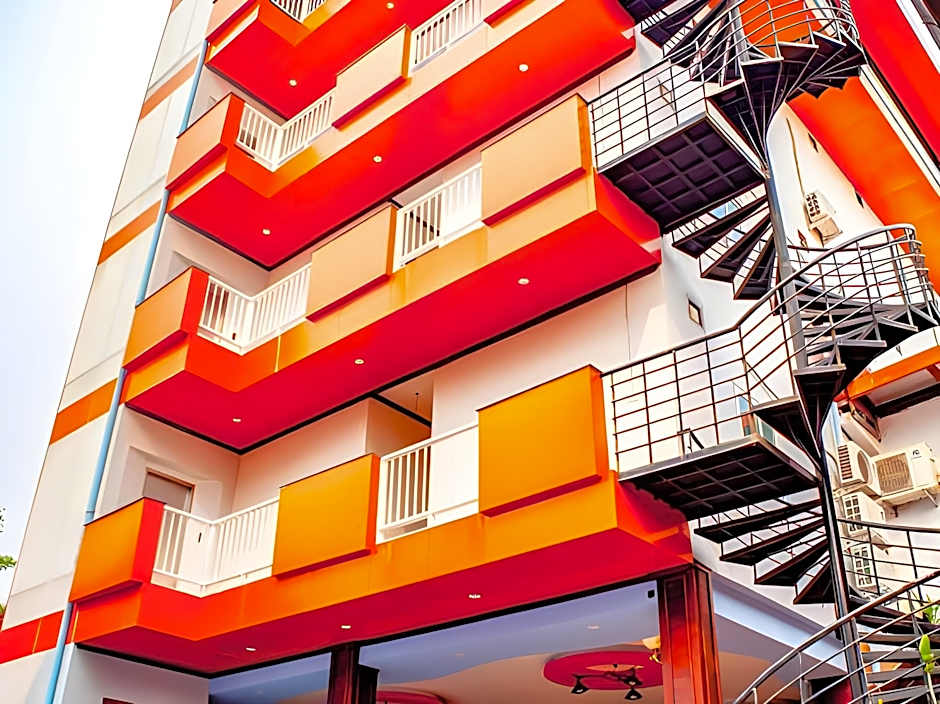 Ruby Riverside Hotel & Hostel