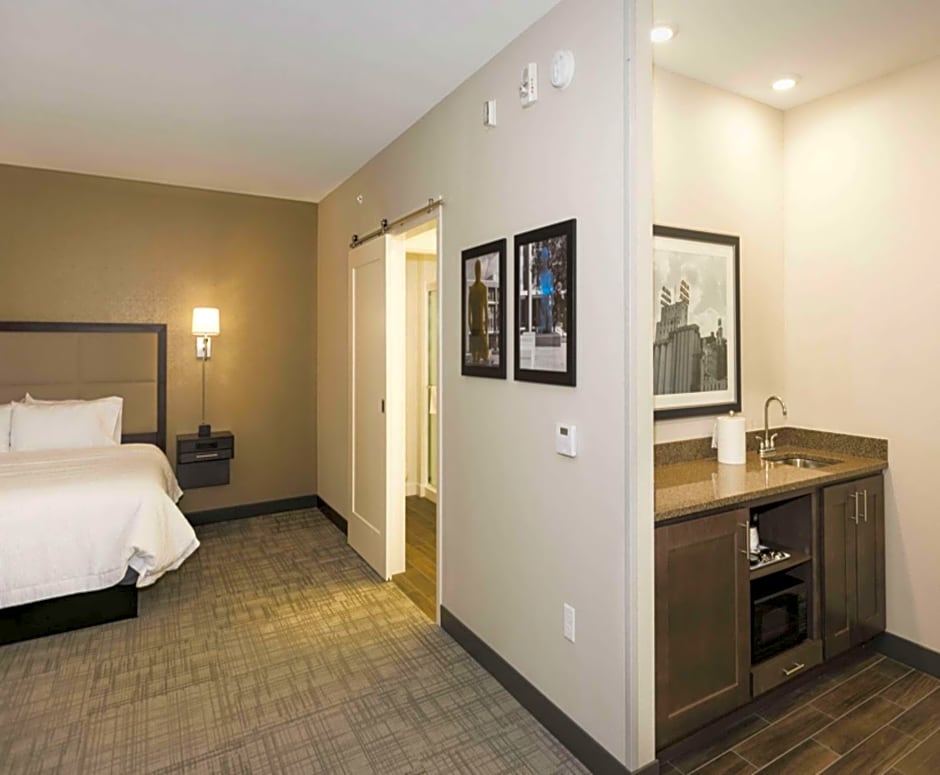 Hampton Inn By Hilton and Suites Minneapolis University Area, MN