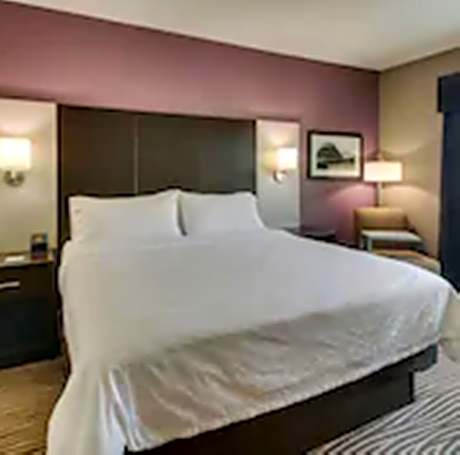 King Room - Mobility Access/Hearing Accessible