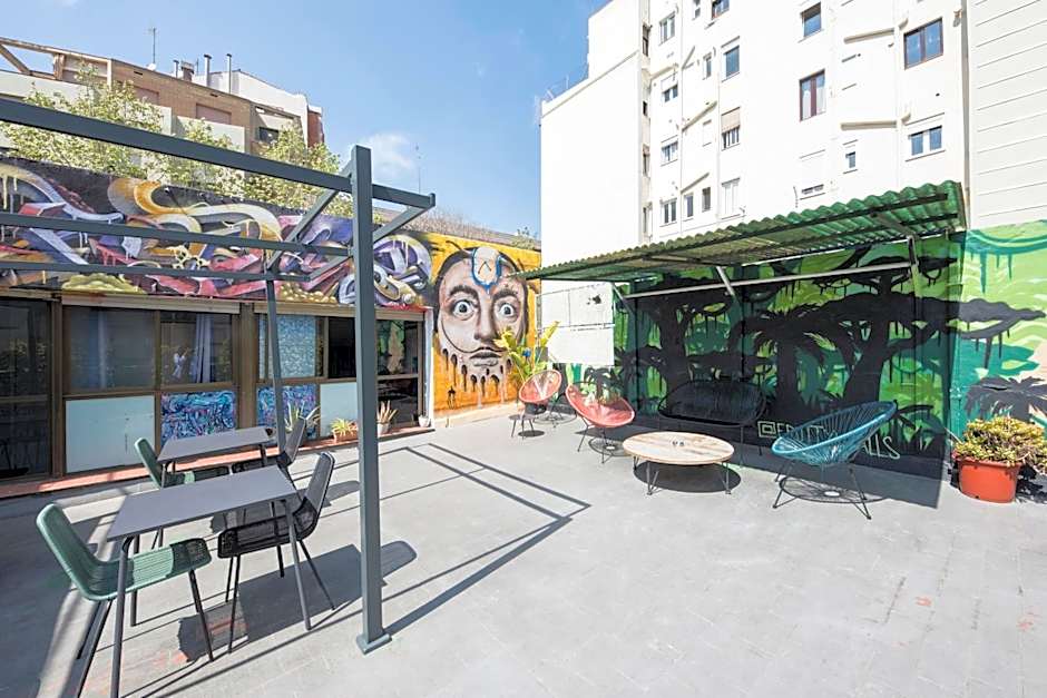 No Limit Hostel Graffiti