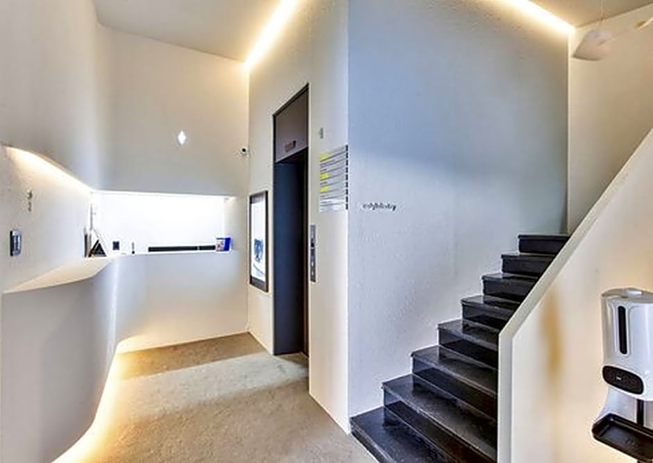 Croissant Hotel Guri by AanK