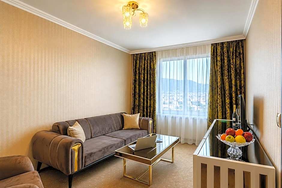 Astoria Grand Hotel
